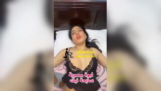 سكس عربي – نيك طيز بعنف ويلعب في كسها وتجيب شهوتها