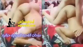 البت جسمها جامد بتتناك بعنف وتشتمه – سكس مصري